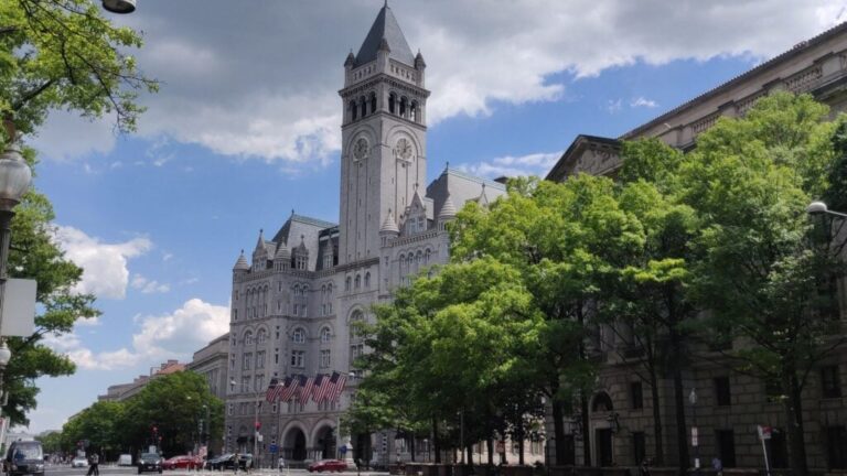 Trump hotel DC Kurt Kaiser Wikicommons 1024x576